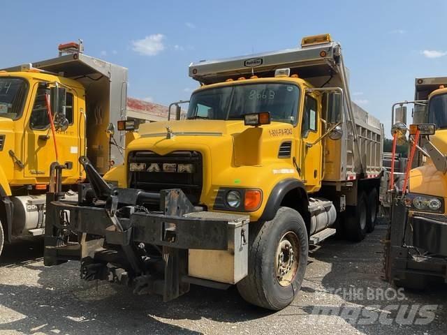 Mack CV700 Lame spazzaneve e aratri