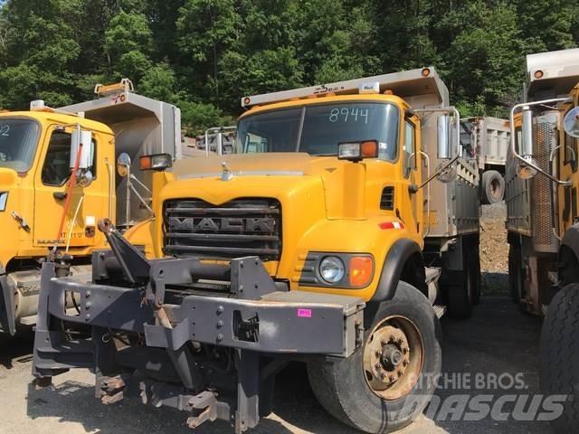 Mack CV700 Lame spazzaneve e aratri