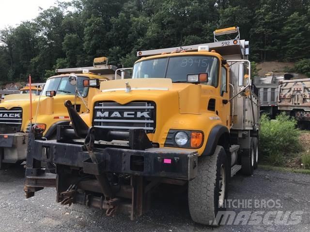 Mack CV700 Lame spazzaneve e aratri
