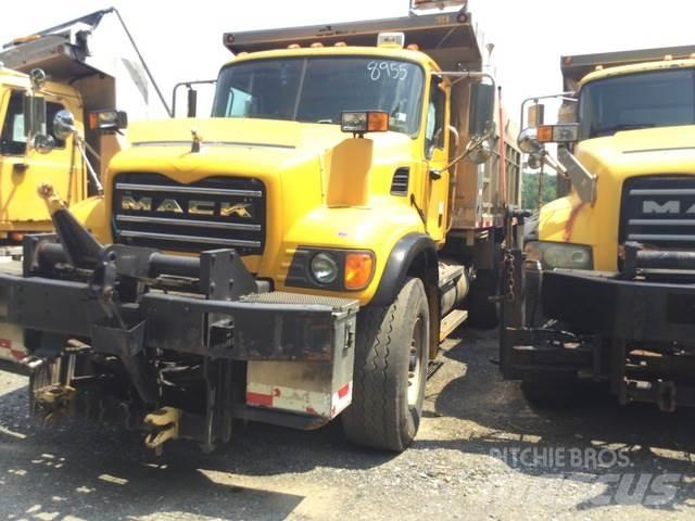 Mack CV700 Lame spazzaneve e aratri
