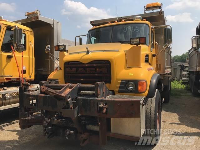 Mack CV700 Lame spazzaneve e aratri