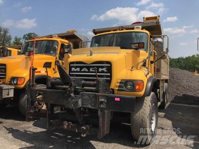 Mack CV700 Lame spazzaneve e aratri