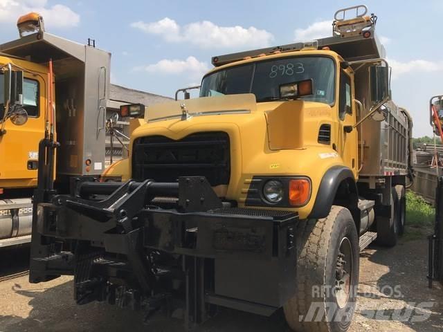 Mack CV700 Lame spazzaneve e aratri