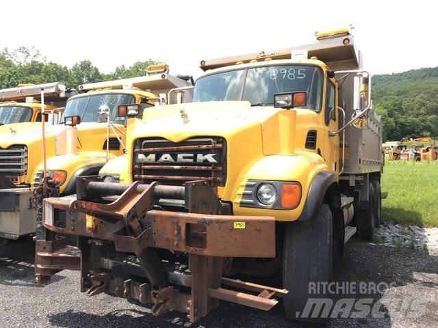 Mack CV700 Lame spazzaneve e aratri