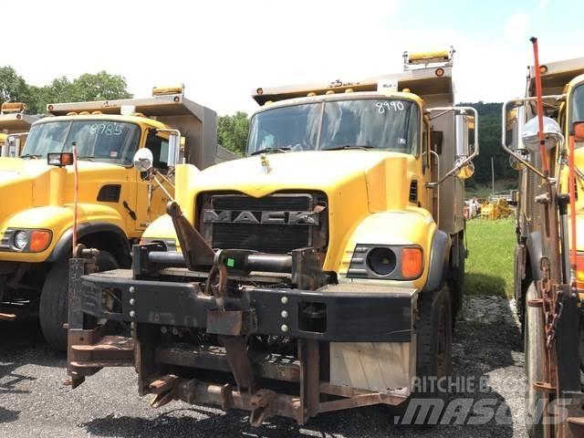 Mack CV700 Lame spazzaneve e aratri