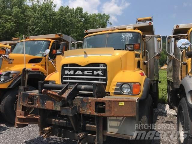 Mack CV700 Lame spazzaneve e aratri