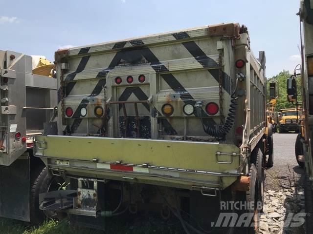 Mack CV700 Lame spazzaneve e aratri