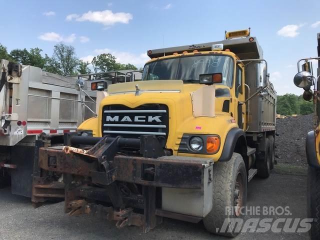 Mack CV700 Lame spazzaneve e aratri