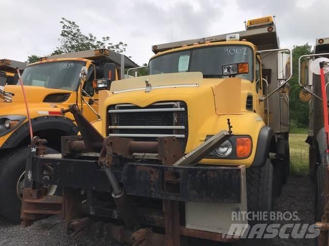 Mack CV700 Lame spazzaneve e aratri