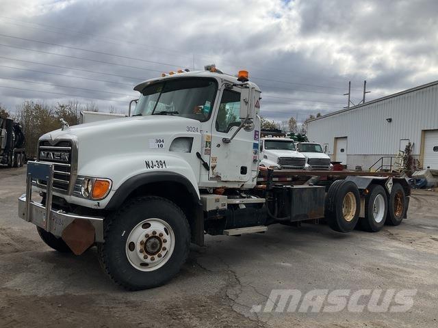 Mack CV713 Camion con cassone scarrabile