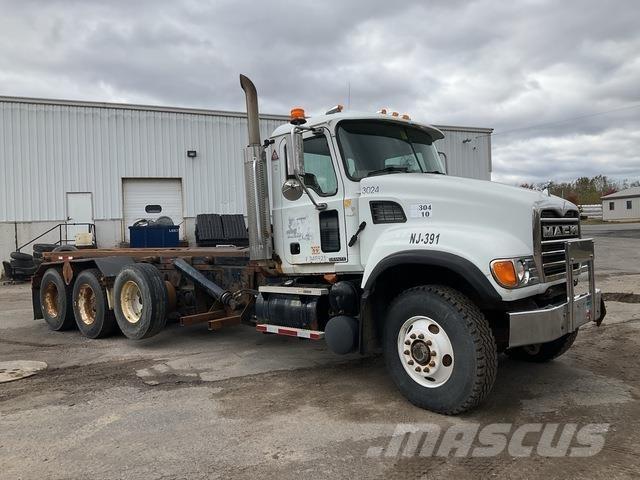 Mack CV713 Camion con cassone scarrabile