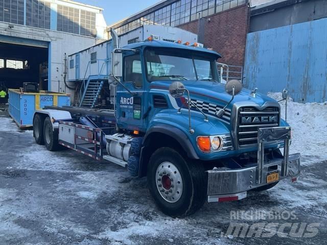Mack CV713 Camion con cassone scarrabile