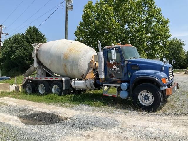 Mack CV713 Camion altro