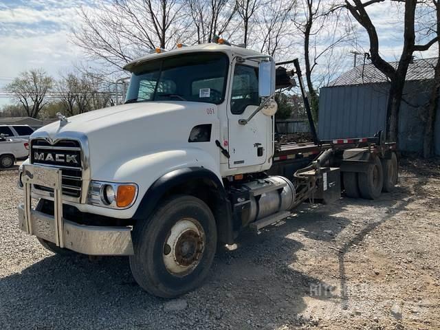Mack CV713 Camion con cassone scarrabile