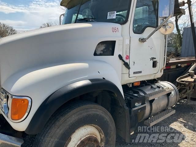 Mack CV713 Camion con cassone scarrabile