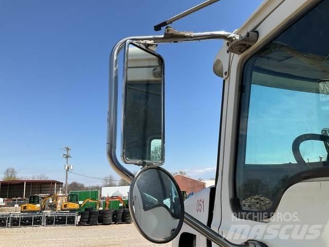 Mack CV713 Camion con cassone scarrabile
