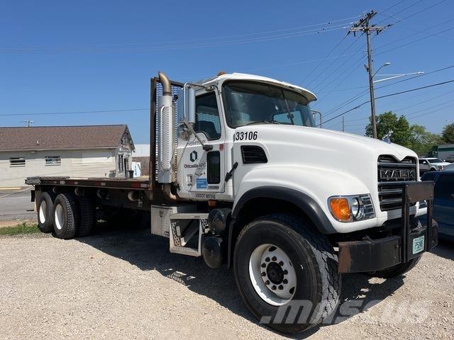 Mack CV713 Camion con sponde ribaltabili