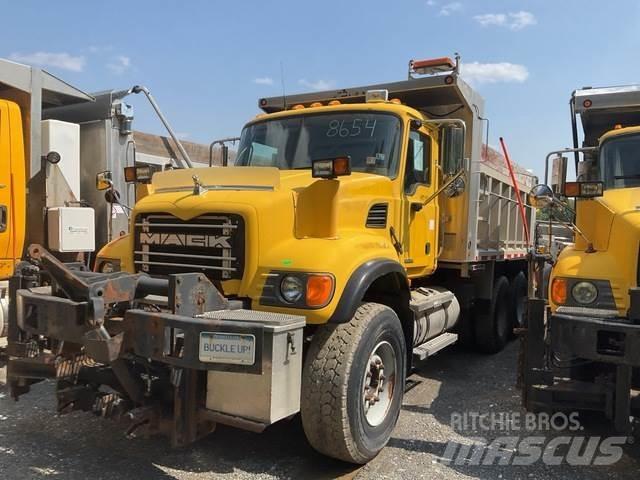 Mack CV713 Lame spazzaneve e aratri