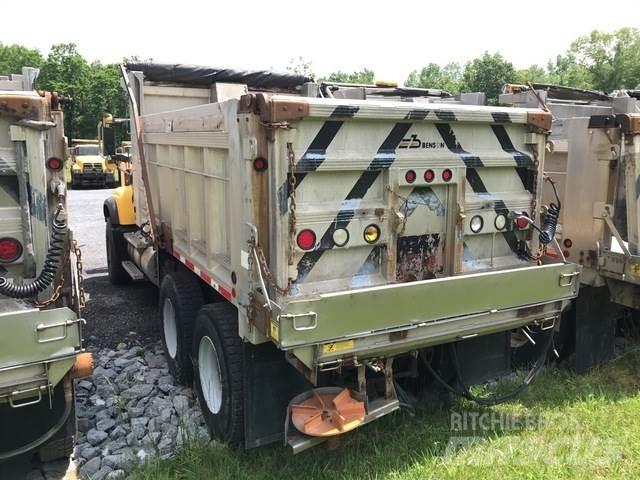 Mack CV713 Lame spazzaneve e aratri