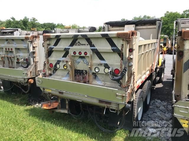 Mack CV713 Lame spazzaneve e aratri
