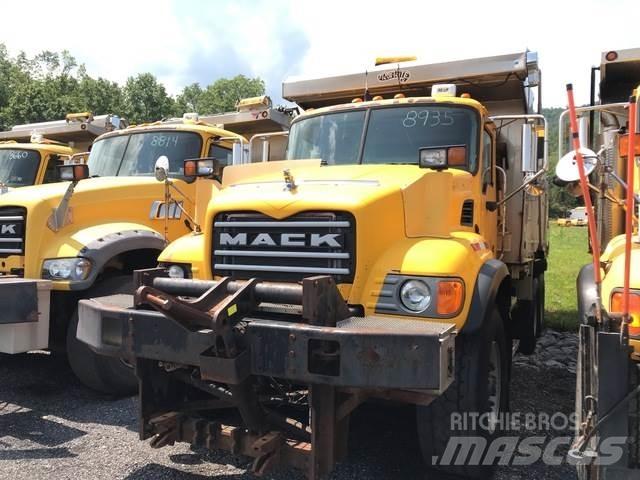 Mack CV713 Lame spazzaneve e aratri