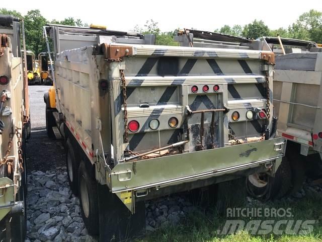 Mack CV713 Lame spazzaneve e aratri