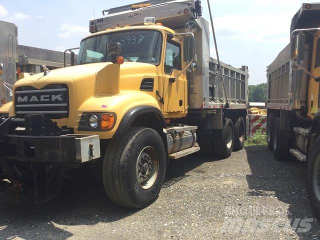 Mack CV713 Lame spazzaneve e aratri