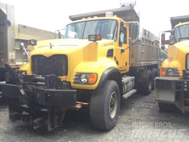 Mack CV713 Spargisabbia e spargisale