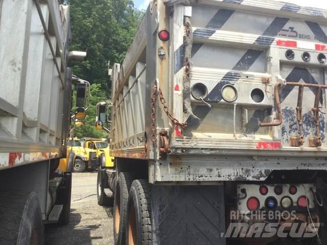 Mack CV713 Spargisabbia e spargisale