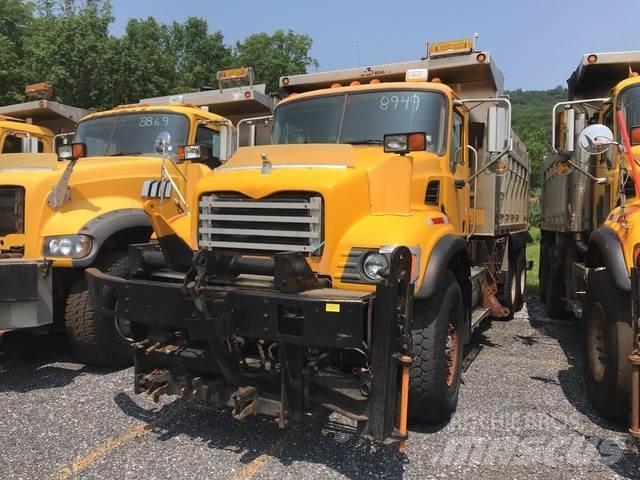 Mack CV713 Lame spazzaneve e aratri