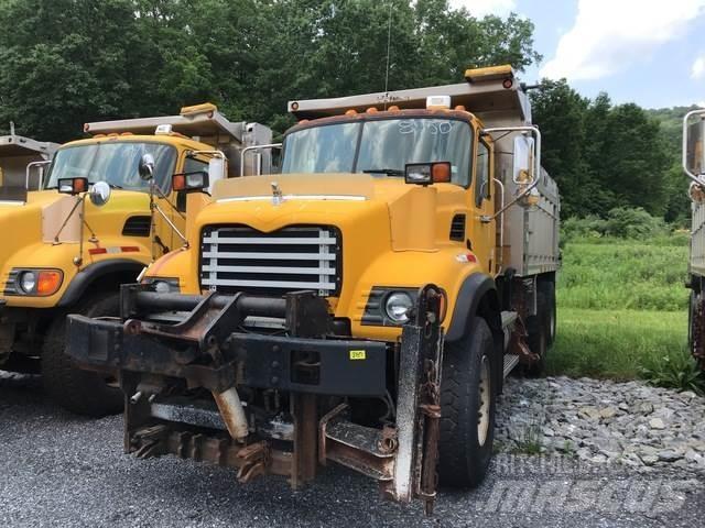 Mack CV713 Lame spazzaneve e aratri
