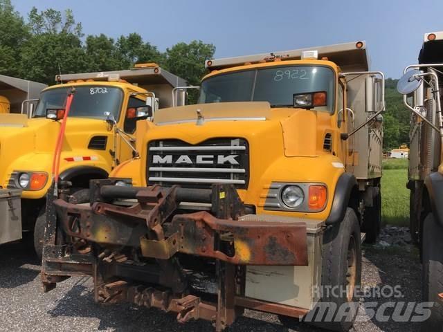 Mack CV713 Spargisabbia e spargisale