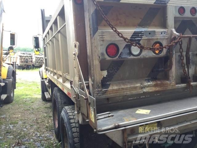 Mack CV713 Spargisabbia e spargisale