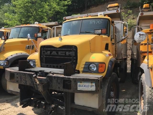 Mack CV713 Lame spazzaneve e aratri