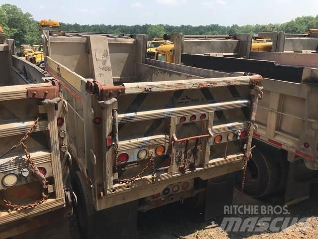 Mack CV713 Lame spazzaneve e aratri