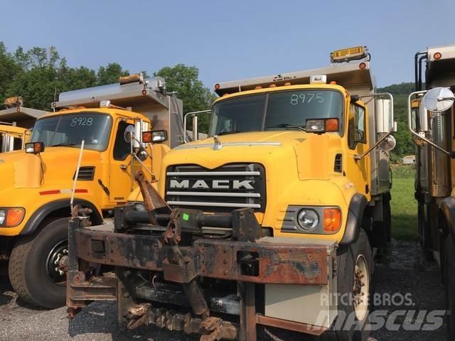 Mack CV713 Spargisabbia e spargisale
