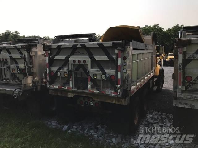 Mack CV713 Spargisabbia e spargisale