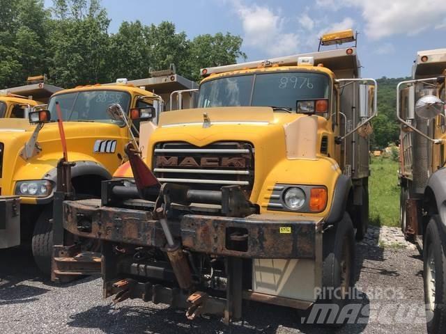 Mack CV713 Lame spazzaneve e aratri