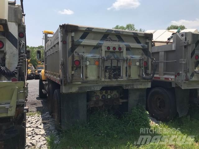 Mack CV713 Lame spazzaneve e aratri