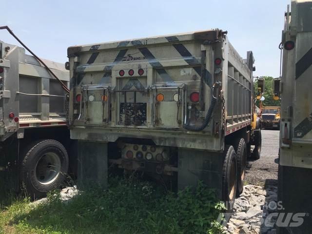 Mack CV713 Lame spazzaneve e aratri