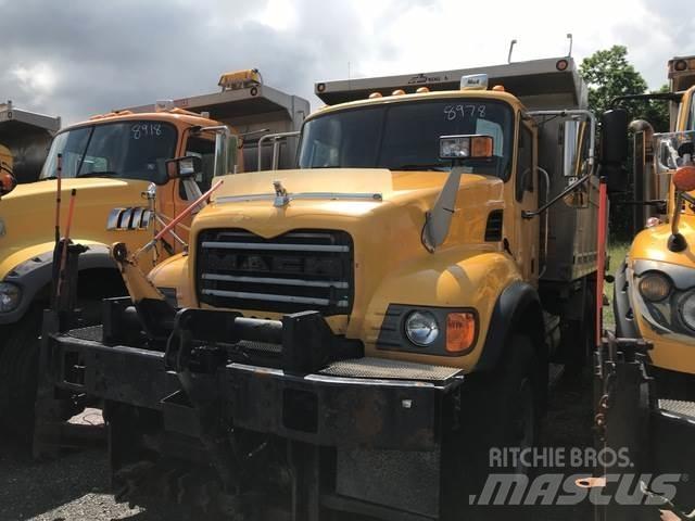 Mack CV713 Lame spazzaneve e aratri
