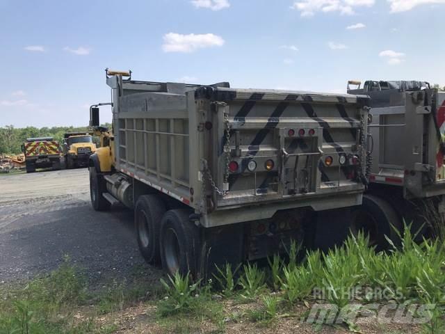 Mack CV713 Lame spazzaneve e aratri