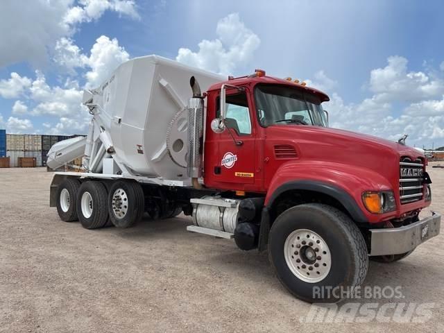 Mack CV713 Camion altro