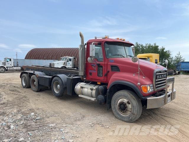 Mack CV713 Camion con cassone scarrabile