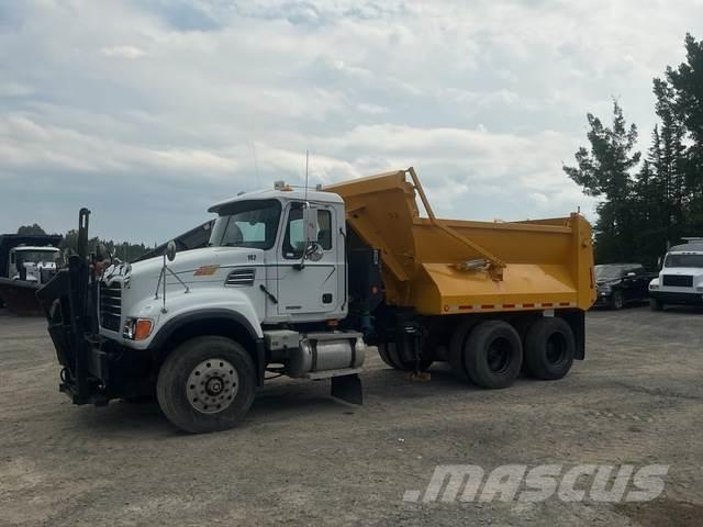 Mack CV713 Lame spazzaneve e aratri