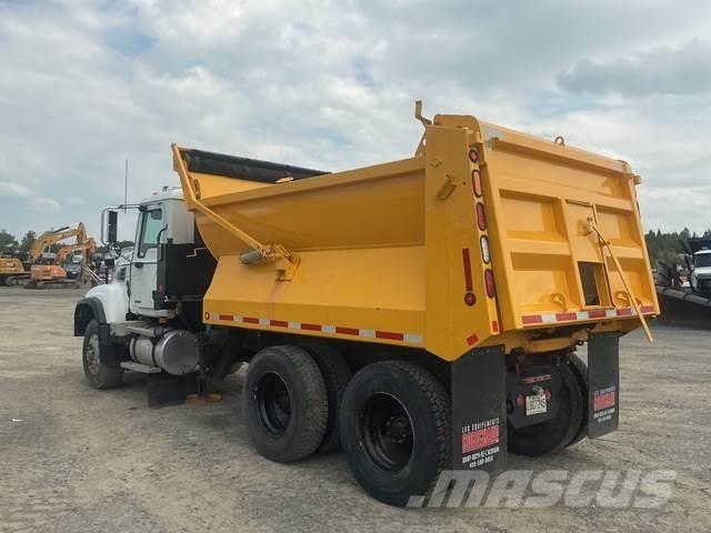Mack CV713 Lame spazzaneve e aratri
