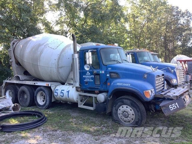 Mack CV713 Camion ribaltabili