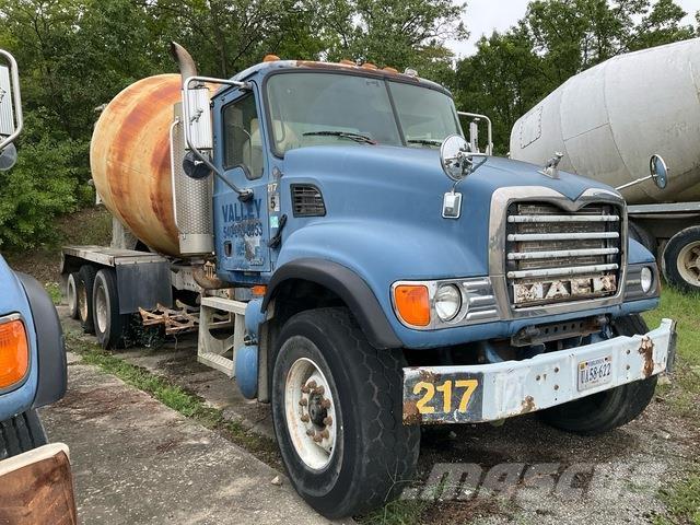 Mack CV713 Camion altro