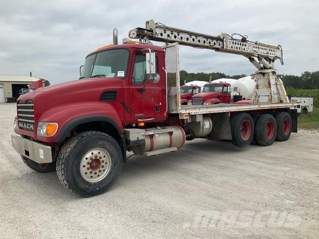 Mack CV713 Camion altro