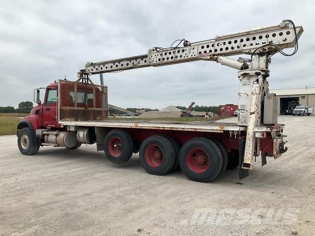 Mack CV713 Camion altro